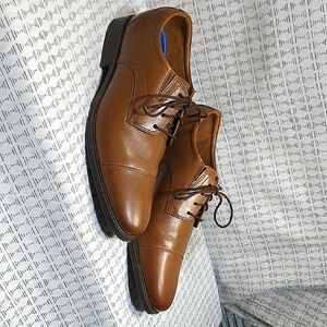 Clarks Tan Leather Men's Oxfords Size 10.5 Absolutely Near Mint...